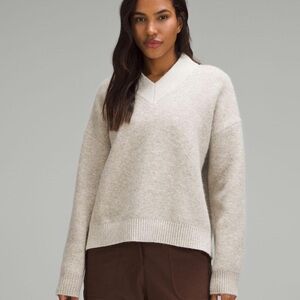 Lululemon Alpaca Wool-Blend V-Neck Sweater
Heathered Light Grey Varsity XL